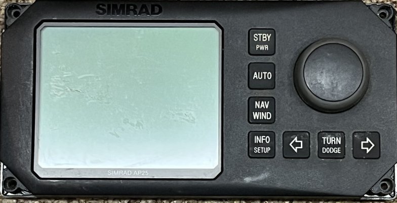 SIMRAD AP 25  Display2 front 1024.jpg