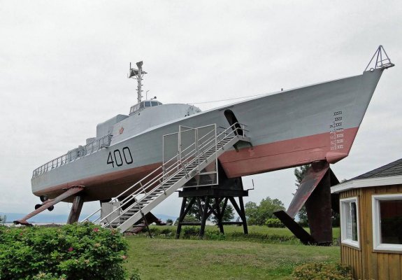 1280px-HMCS_Bras_d'Or_03.jpg