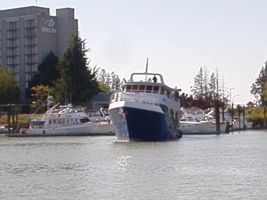 big blue boat 008.jpg