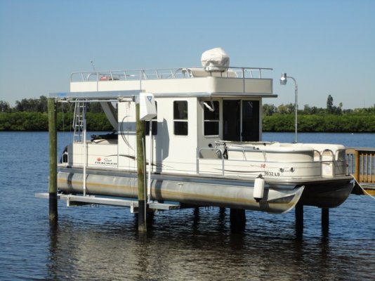 pontoon trawlette-lift.jpg