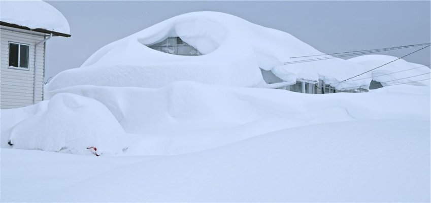 neighbours house & snow.jpg