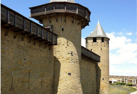 Hoardings at Carcassonne.jpg