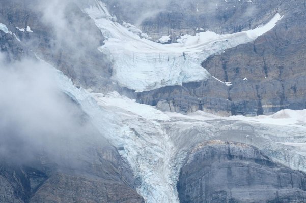 Hangingn Glaciers.jpg