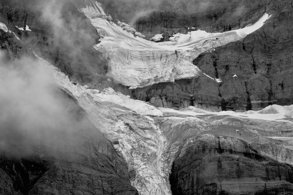 Hangingn Glaciers 1.jpg