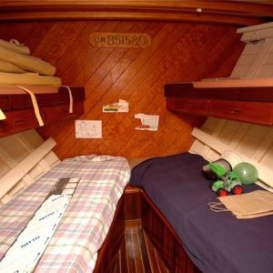 Fwd cabin berths / storage