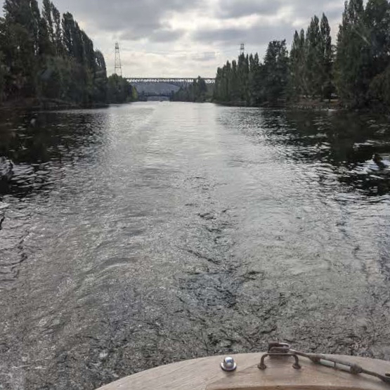 Cruising the Ship Canal through Fremont westbound and home to Fisherman's Terminal. Aurora Bridge in distance, US 99. Spartan's wake at 6 knots.