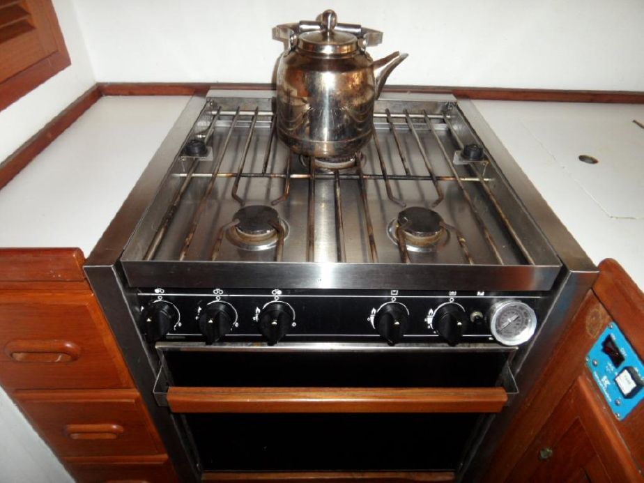 KK42   Gas Stove in Gally