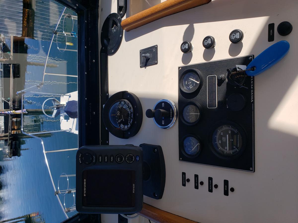 New dual toggle Bow/Stern Thruster controls